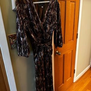 Gorgeous shiny Johnny was Dress. Size XL.